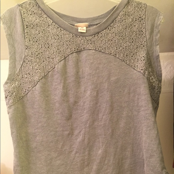 Grey with lace sections Muscle top - Picture 5 of 7
